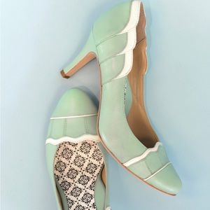 BHLDN HEY LADY Tiffany Blue scalloped toe heel pump wedding shoes NEW size 11